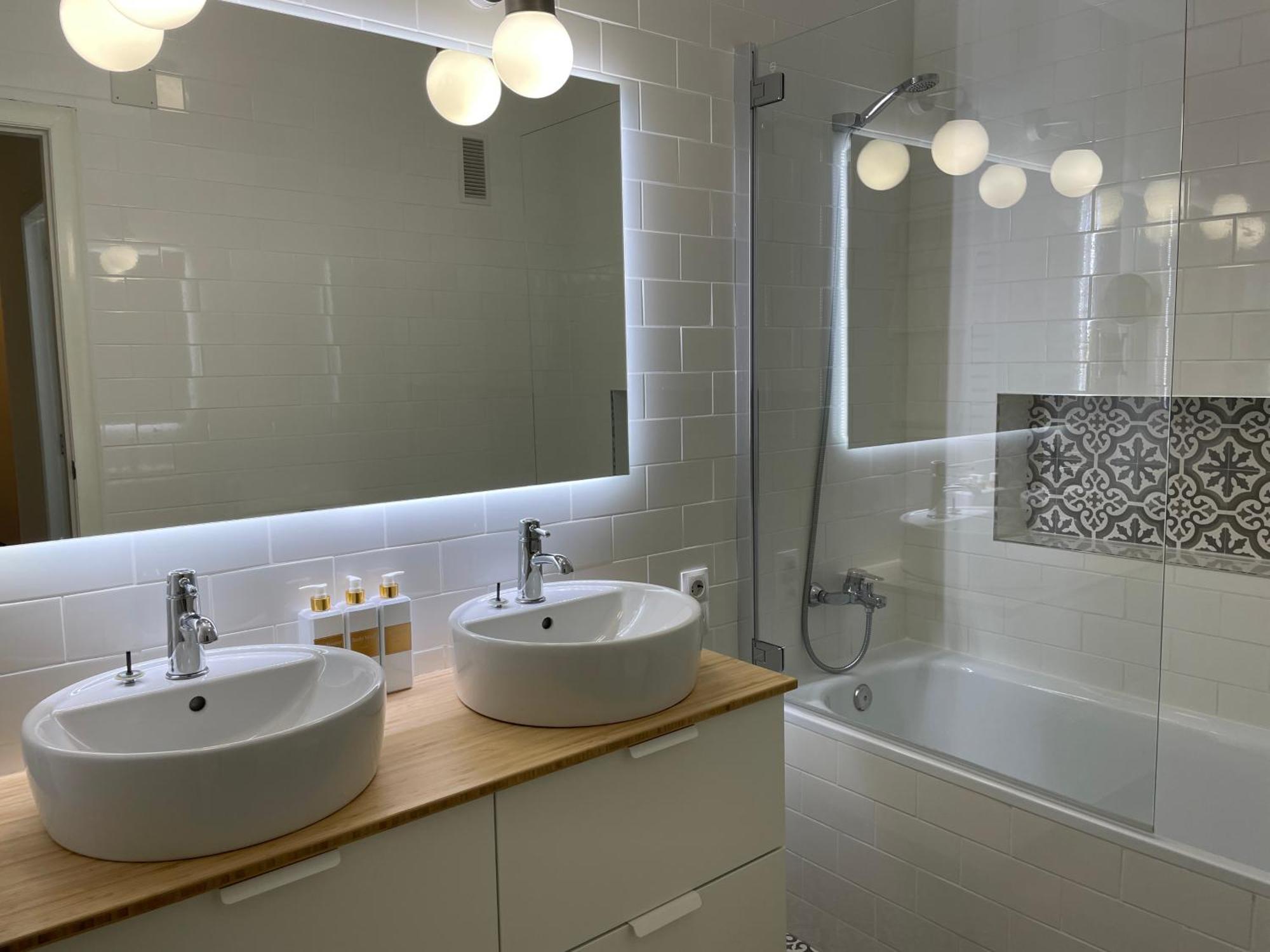 Epis - Large Luxury Apartment With Sea View เบนิสกัสซิม ภายนอก รูปภาพ