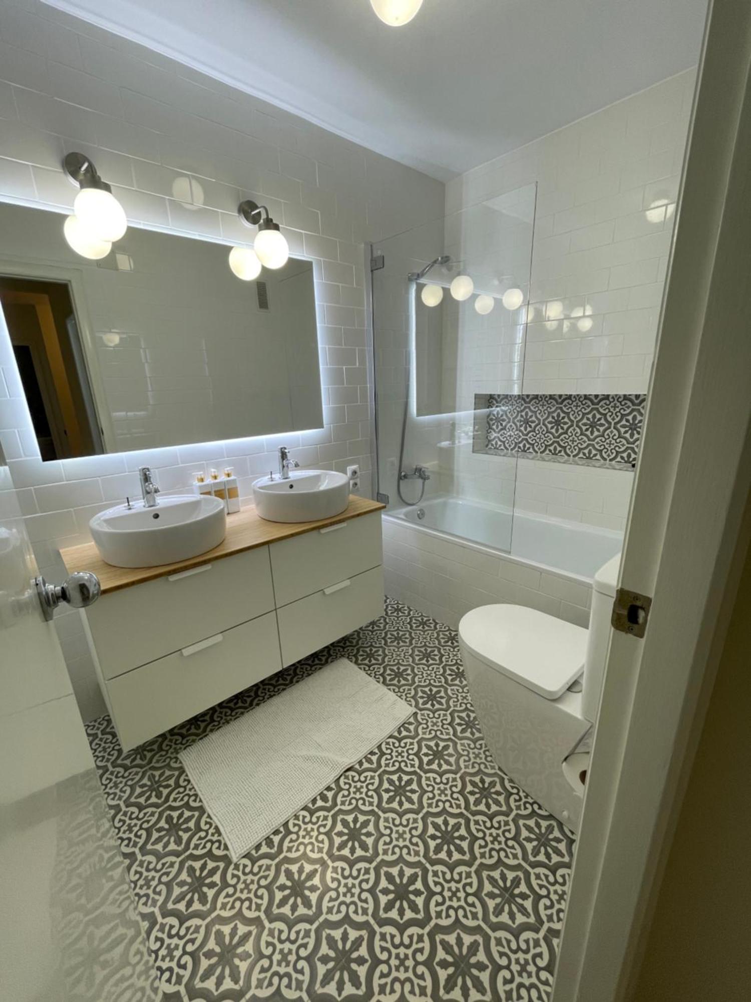 Epis - Large Luxury Apartment With Sea View เบนิสกัสซิม ภายนอก รูปภาพ